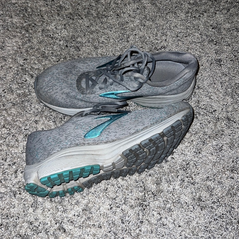 brooks tennis shoes
